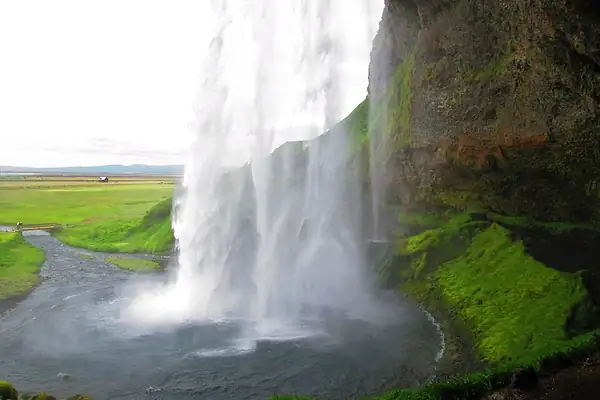 Seljalandsfoss walk-behind waterfall